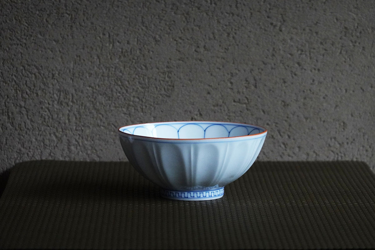 櫛高台の孔雀と花の模様の皿 櫛高台の孔雀と花の模様の皿