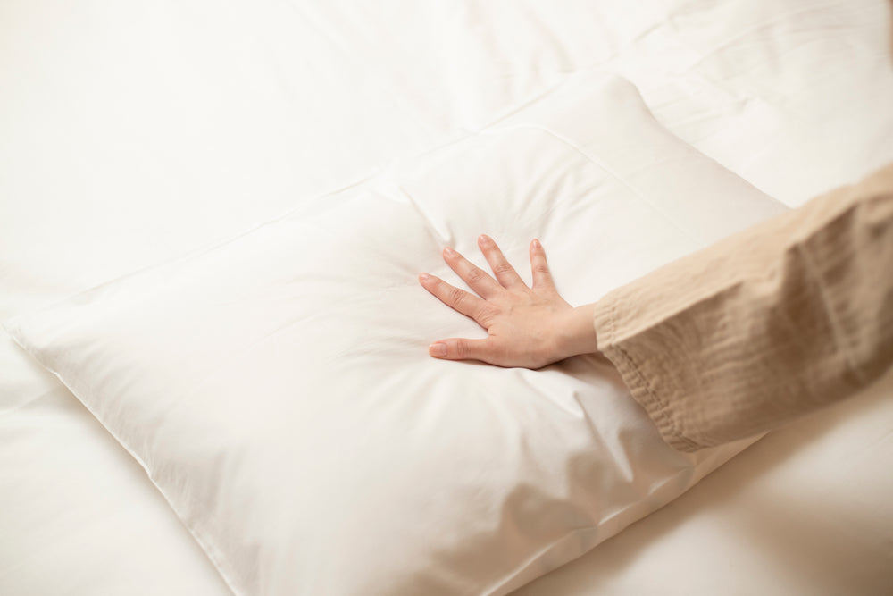 【美品】ふふ　眠りを考えたピロー　ダウン・フェザー枕 50×70cm 眠りを考えたピロー ハードタイプ＆ピローケースセット – FUFU JAPAN
